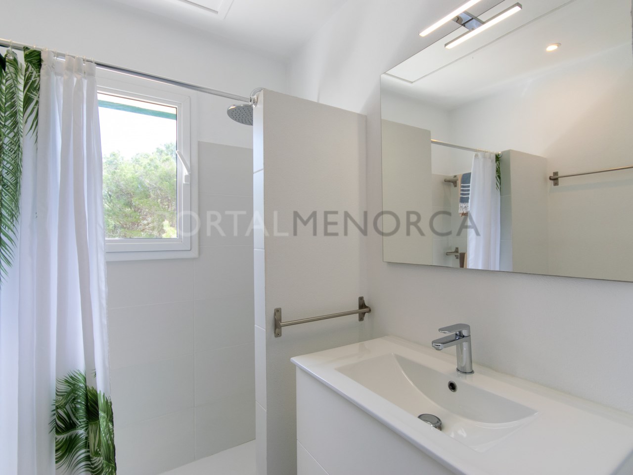 Bathroom of beautiful renovated flat in Son Parc