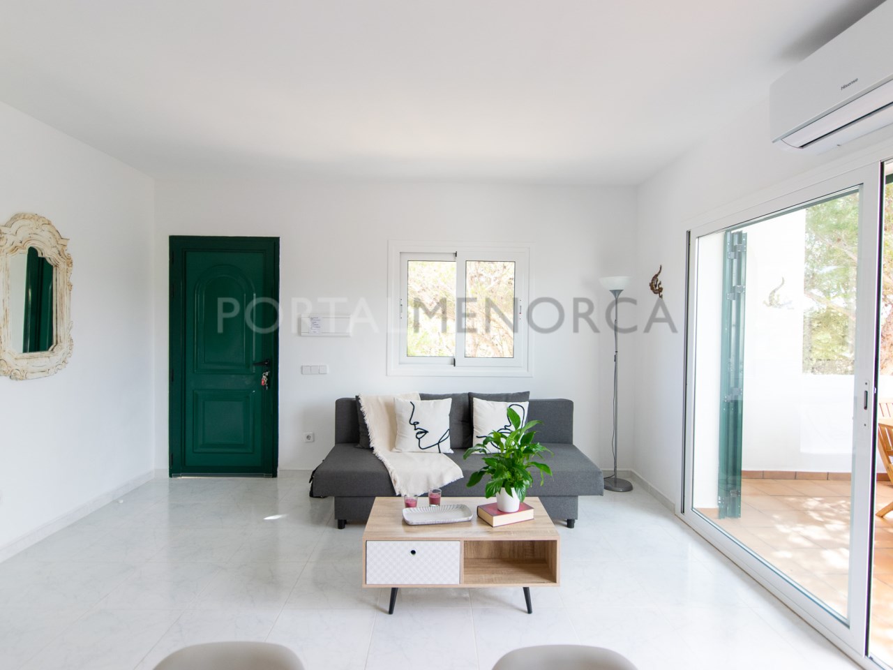 Living-dining room of a beautiful renovated flat in Son Parc
