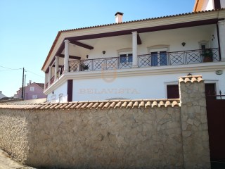 Linda moradia T4+1 com piscina e vista do Castelo Ourem%4/33