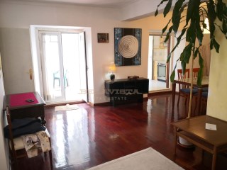 sala estar -charmosa casa T3 única e recuada, inserida num pátio privado, verdejante - Lisboa -Santo Antonio%9/30