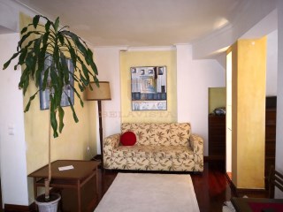 sala estar -charmosa casa T3 única e recuada, inserida num pátio privado, verdejante - Lisboa -Santo Antonio%11/30