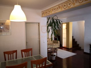 sala jantar-charmosa casa T3 única e recuada, inserida num pátio privado, verdejante - Lisboa -Santo Antonio%13/30