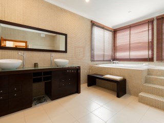 Bathroom%13/19