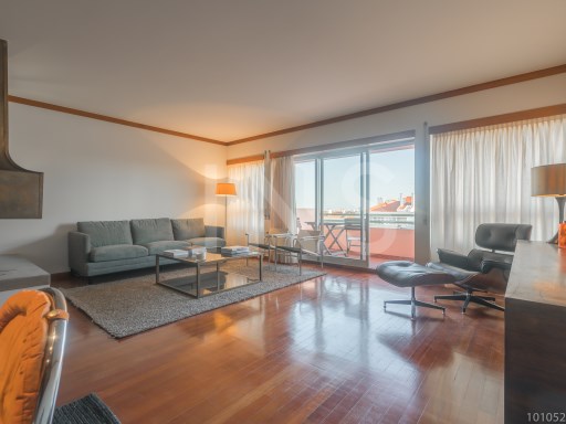 Main Photo of a 5 bedroom  Apartment for sale