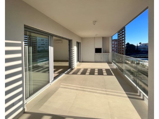 Albufeira (Algarve), 3-bedroom flat, with ...