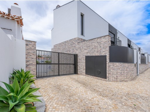 Brand new townhouse in Carcavelos%3/30