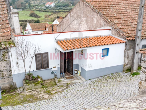 Casas e apartamentos para venda em Moreira de Rei, Trancoso