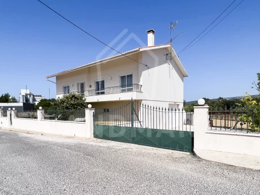 Casas e Moradias para venda em São João da Madeira, Aveiro - SUPERCASA