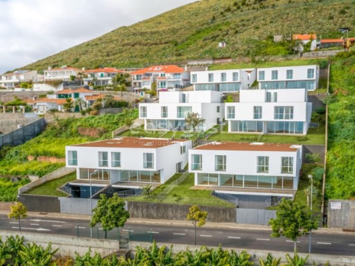 Conjunto de 10 moradias e Terreno com PIP aprovado na Ajuda - Funchal | T4 | 3WC