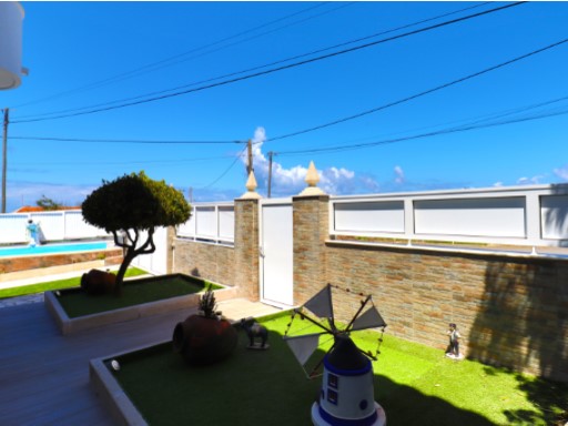 Moradia T5 com Piscina junto à Praia Azul%27/33