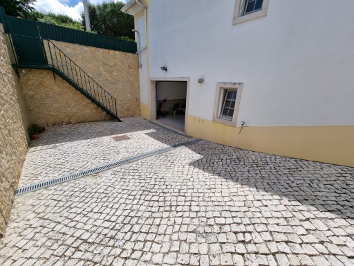 Access to Garage in Portuguese-based%13/28