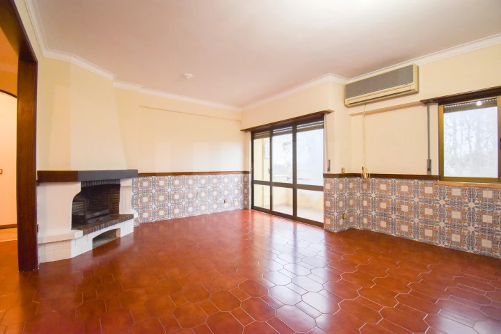 Apartamento T3 para venda em São Pedro do Estoril.