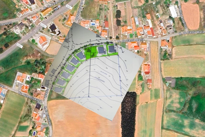 Terreno com 16.800m2 com projeto aprovado para 8 moradias para venda, na Lourinhã.