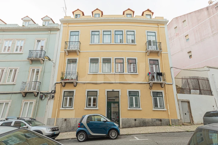 Apartamento T3 transformado em T2 + Espaço Exterior São Vicente, Lisboa
