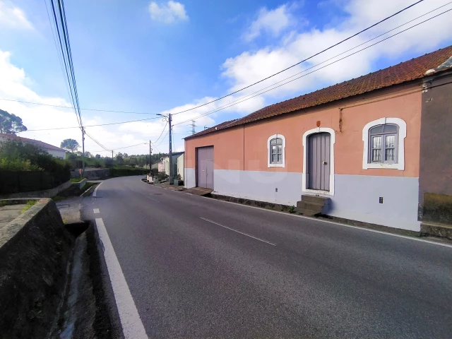 Moradia T3 perto do Paião, em local sereno com vistas panorâmicas.
