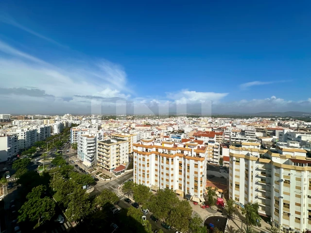 Apartamento T1 com vista deslumbrante sobre a cidade de Quarteira
