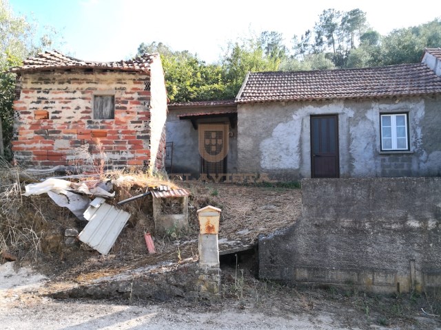 Maison T2 pour restaurer, avec terrain - Seiça | 3 Pièces | 1WC