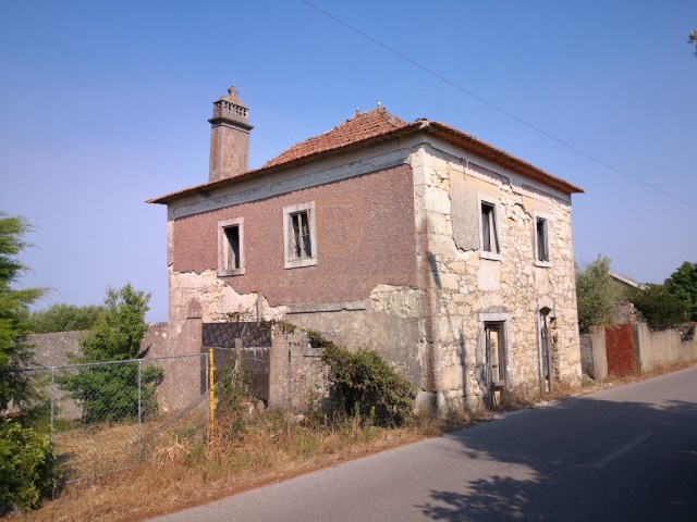 Maison à reconstruire avec projet - près de Fatima | 4 Pièces | 1WC