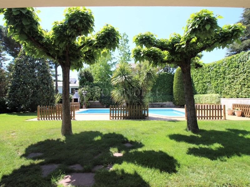 Casa amb jardí i piscina en venda a Canovelles 50