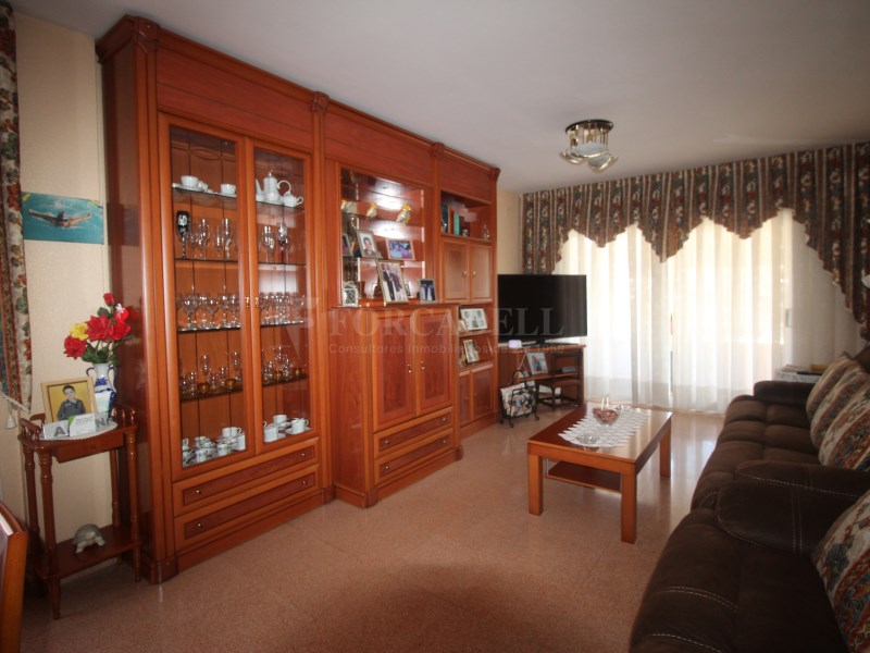 Spectacular and spacious 137 m² apartment in a quiet area of ​​Canovelles. 2