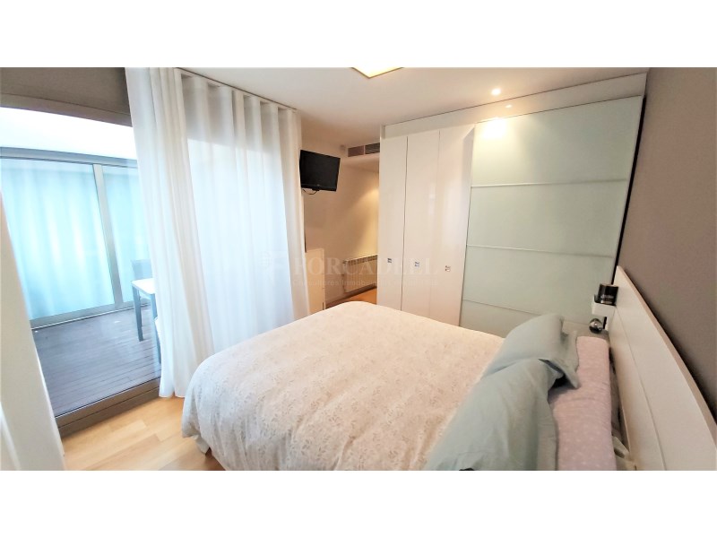 Spectacular 102 m² semi-new apartment in a house format in the heart of Terrassa. 9