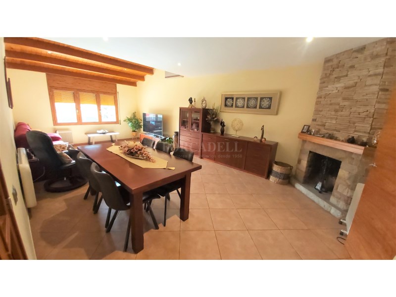 Spectacular 250 m² house with garage and pool in the Can Serra de Vacarisses neighborhood. 3