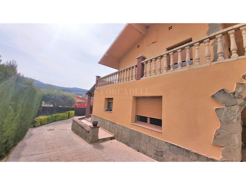 Spectacular 250 m² house with garage and pool in the Can Serra de Vacarisses neighborhood. #43