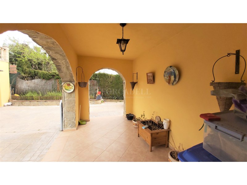 Spectacular 250 m² house with garage and pool in the Can Serra de Vacarisses neighborhood. 53