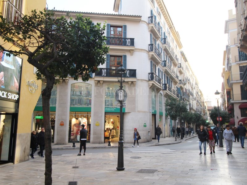 Local a zona Prime al centre de Palma (Plaça Major) 8