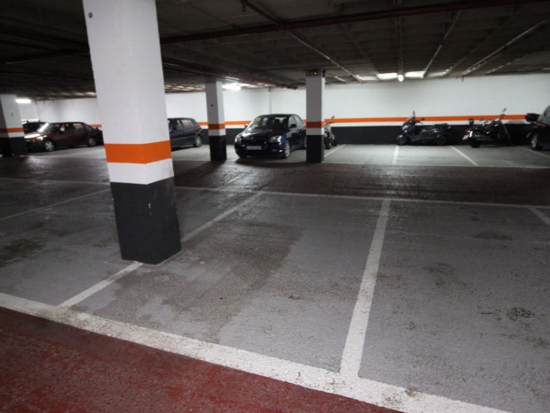 Plaça d'aparcament en venda a Diputació amb Viladomat #2