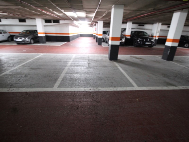 Plaça d'aparcament en venda a Diputació amb Viladomat #1