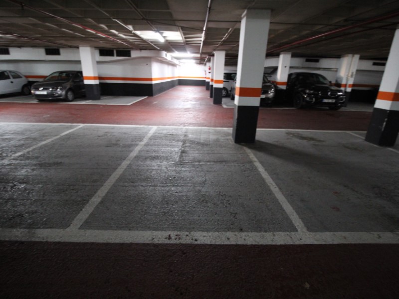 Plaça d'aparcament en venda a Diputació amb Viladomat 3
