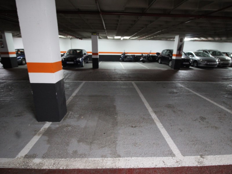 Plaça d'aparcament en venda a Diputació amb Viladomat #8