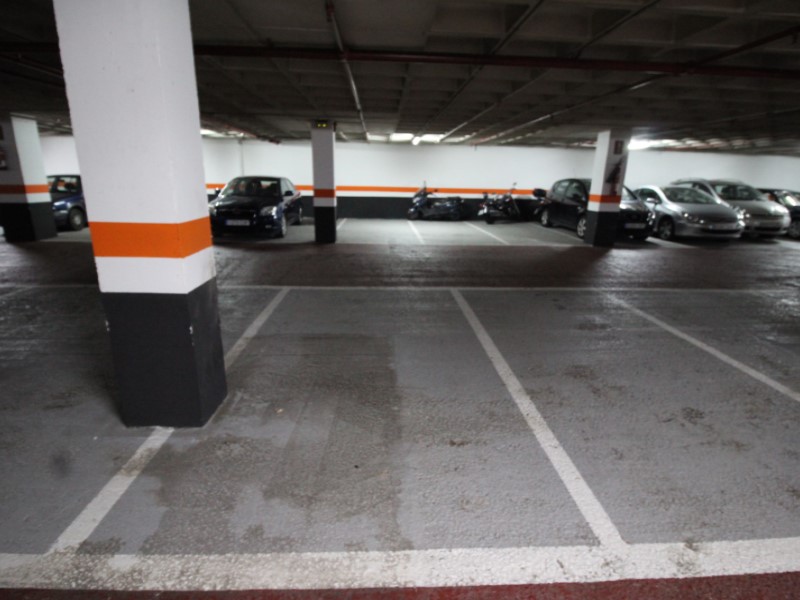 Plaça d'aparcament en venda a Diputació amb Viladomat #9