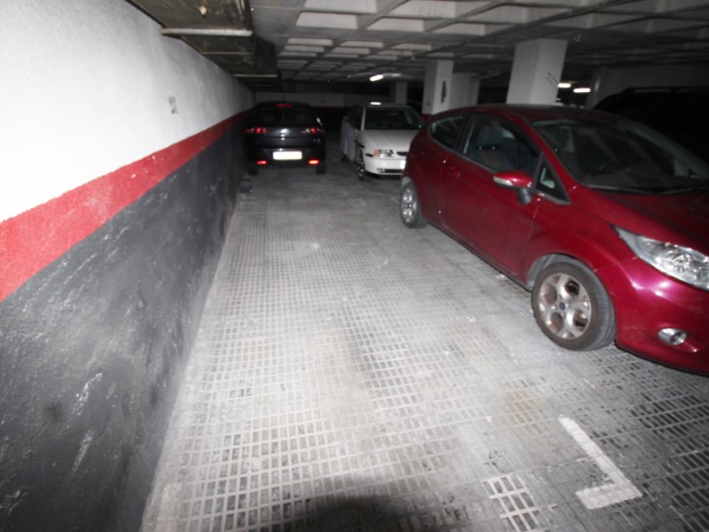 Plaça d'aparcament al barri de Sant Antoni de Barcelona #2
