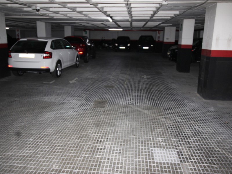 Plaça d'aparcament al barri de Sant Antoni de Barcelona #11