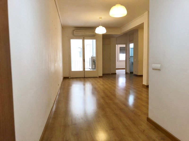 Bonito piso en venta de 83m2 en Av. Josep Tarradellas #3