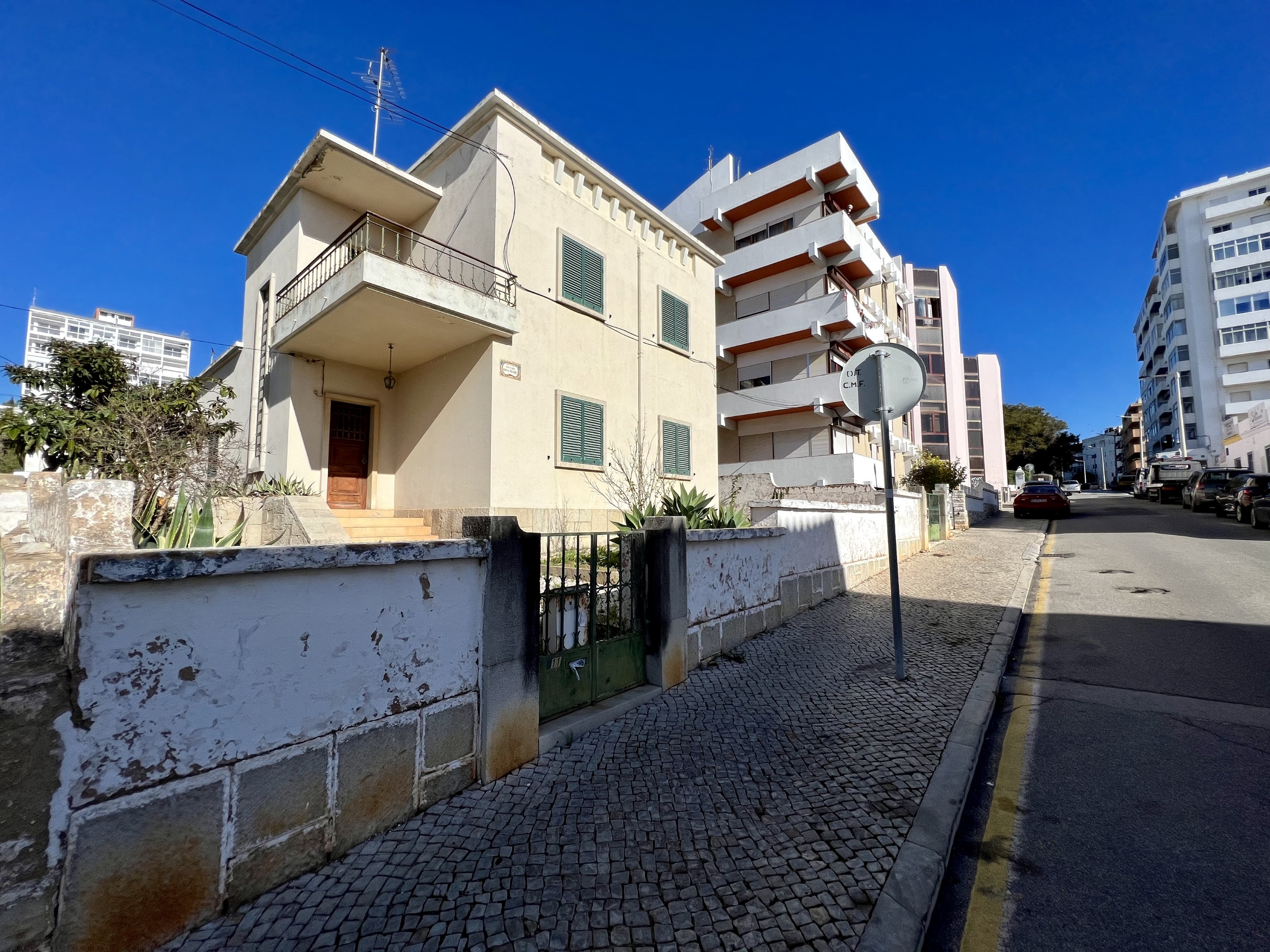 Forrefurbishment House in Faro (Sé e São Pedro) – 198 m²