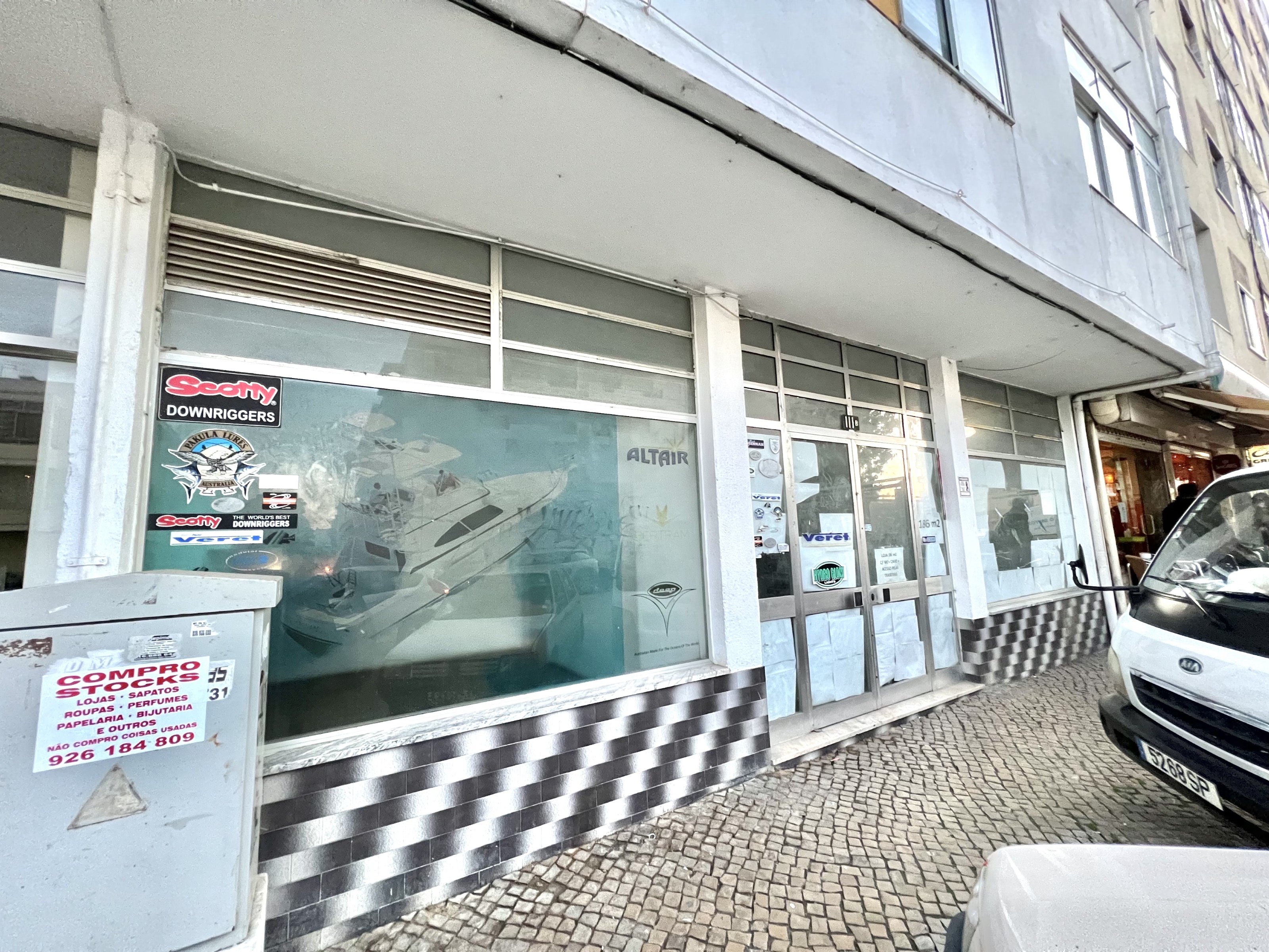 Used Shop in Olhão – 186 m²