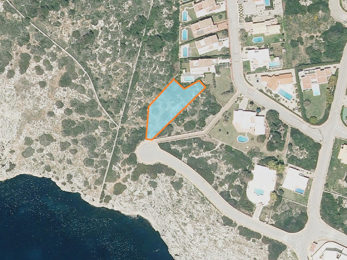 Firstline plot of land for sale in Binidali