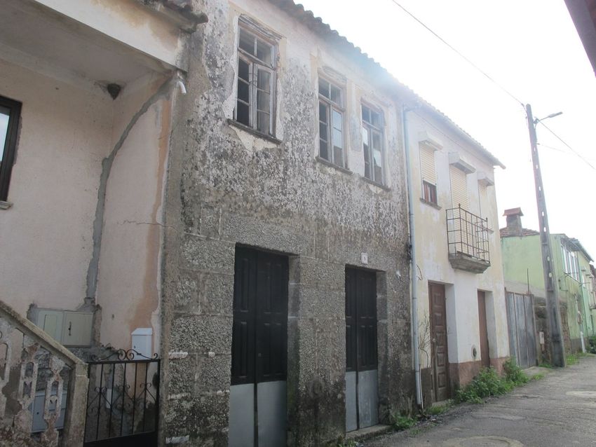 Moradia em Pedra para Reconstrução - Pinheiro de Ázere