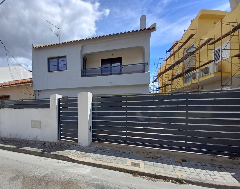 EXCELENTE! Moradia T5 com Parqueamento. Foros de Amora