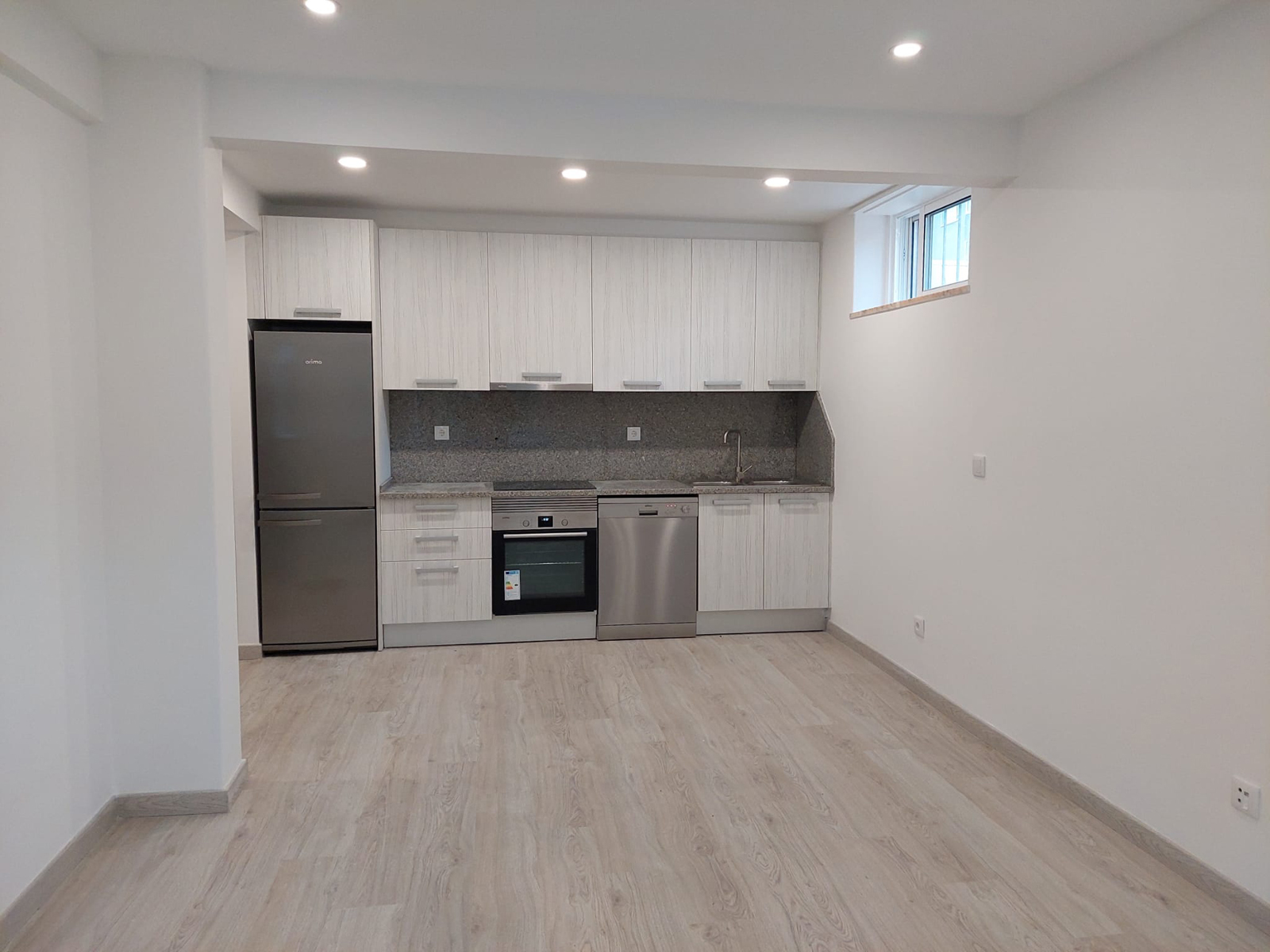 Refurbished Apartment in Estação (Mina) – 60 m²