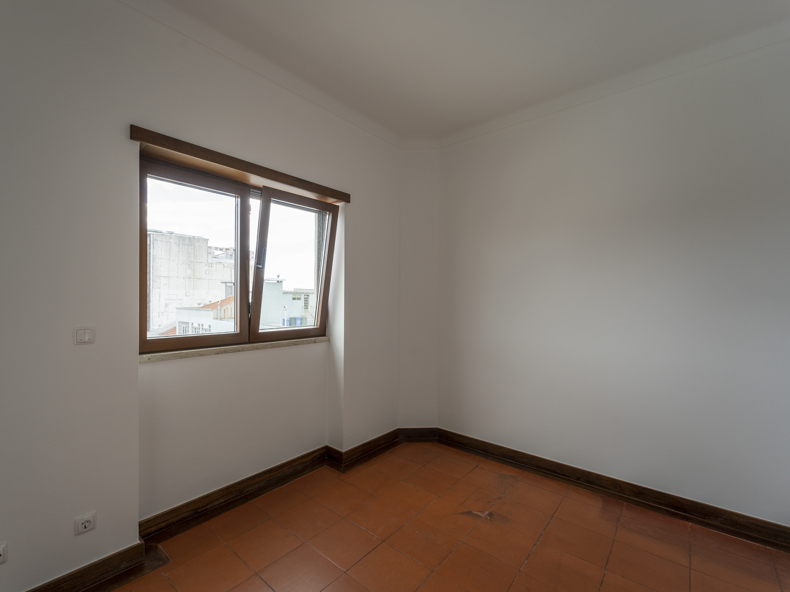 Remodelled Apartment in Avenida da República (São Sebastião da Pedreira) – 320 m²