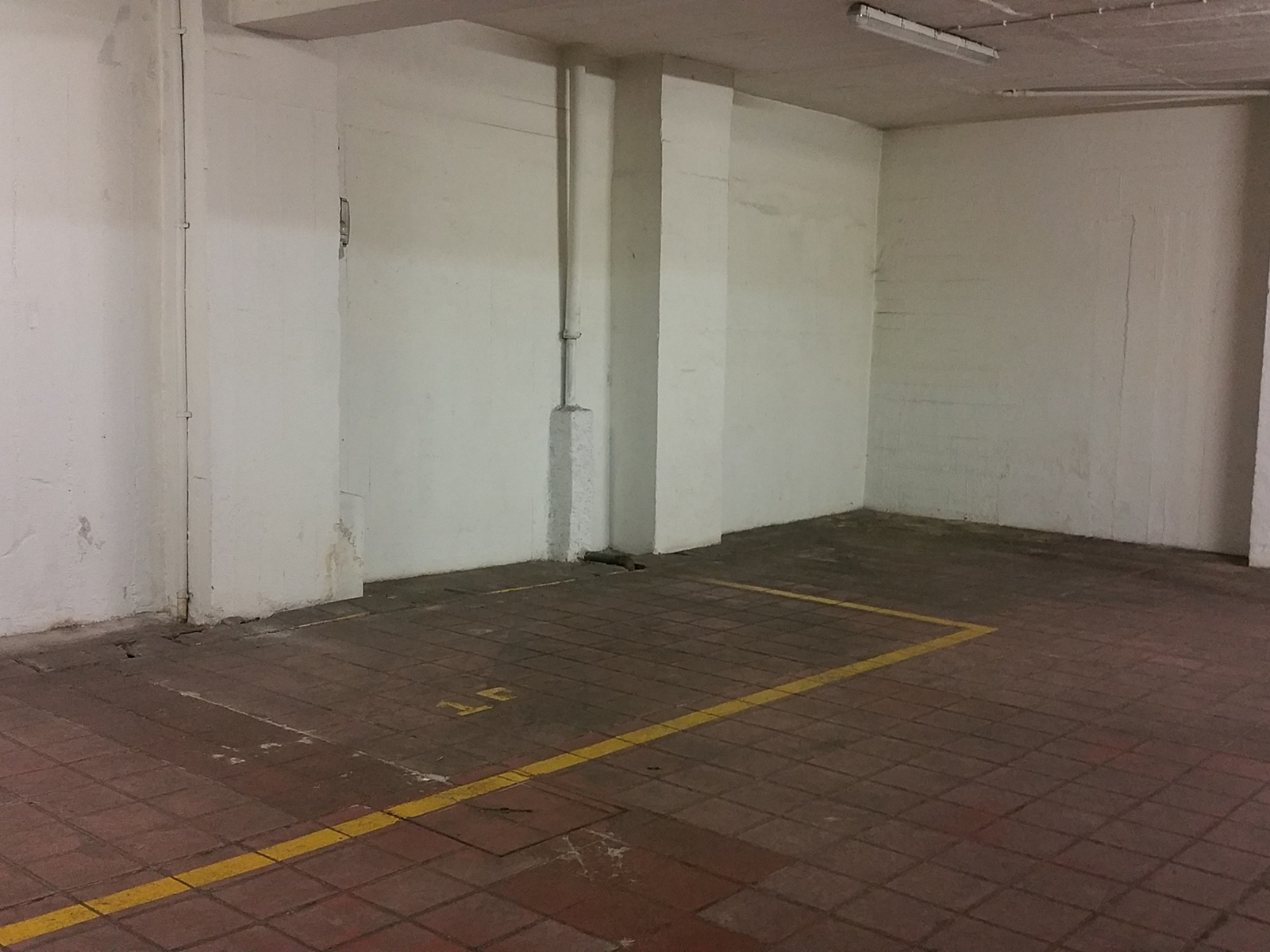 Parking in Avenida Duque de Ávila – 12 m²