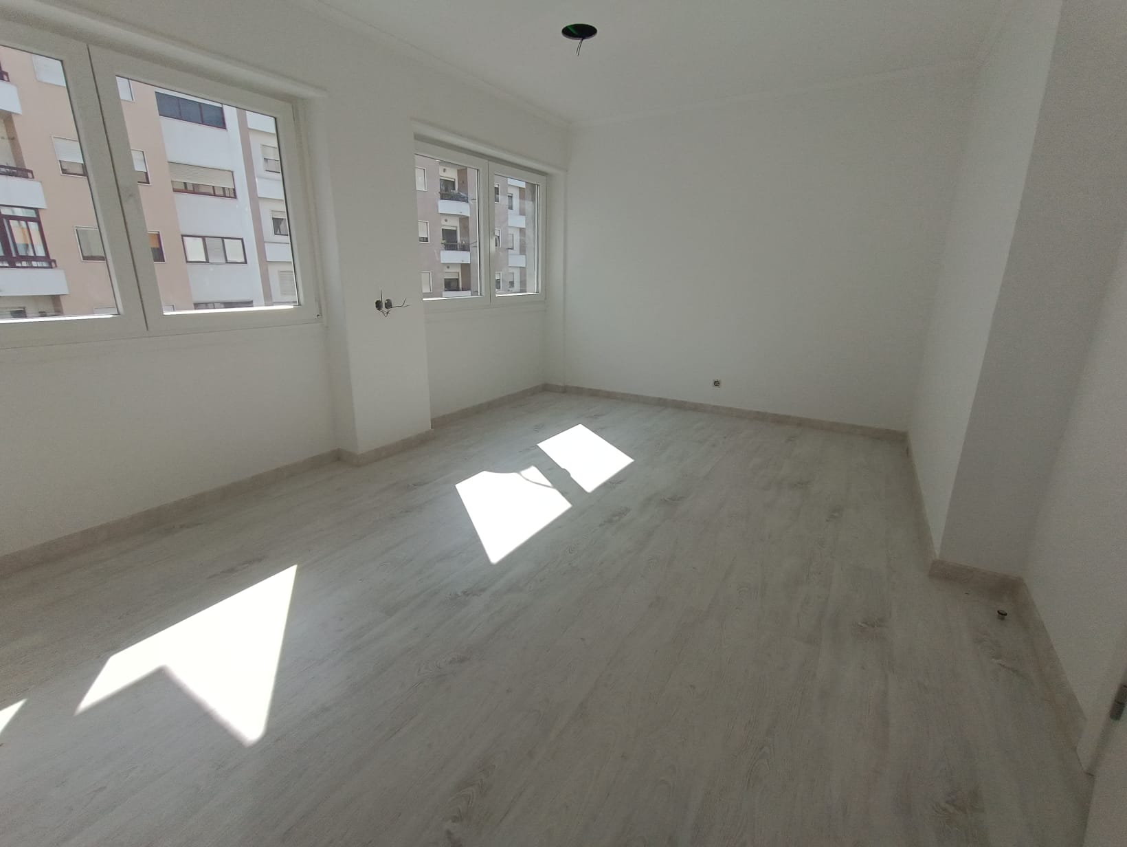 Refurbished Apartment in Centro (Agualva) – 82 m²