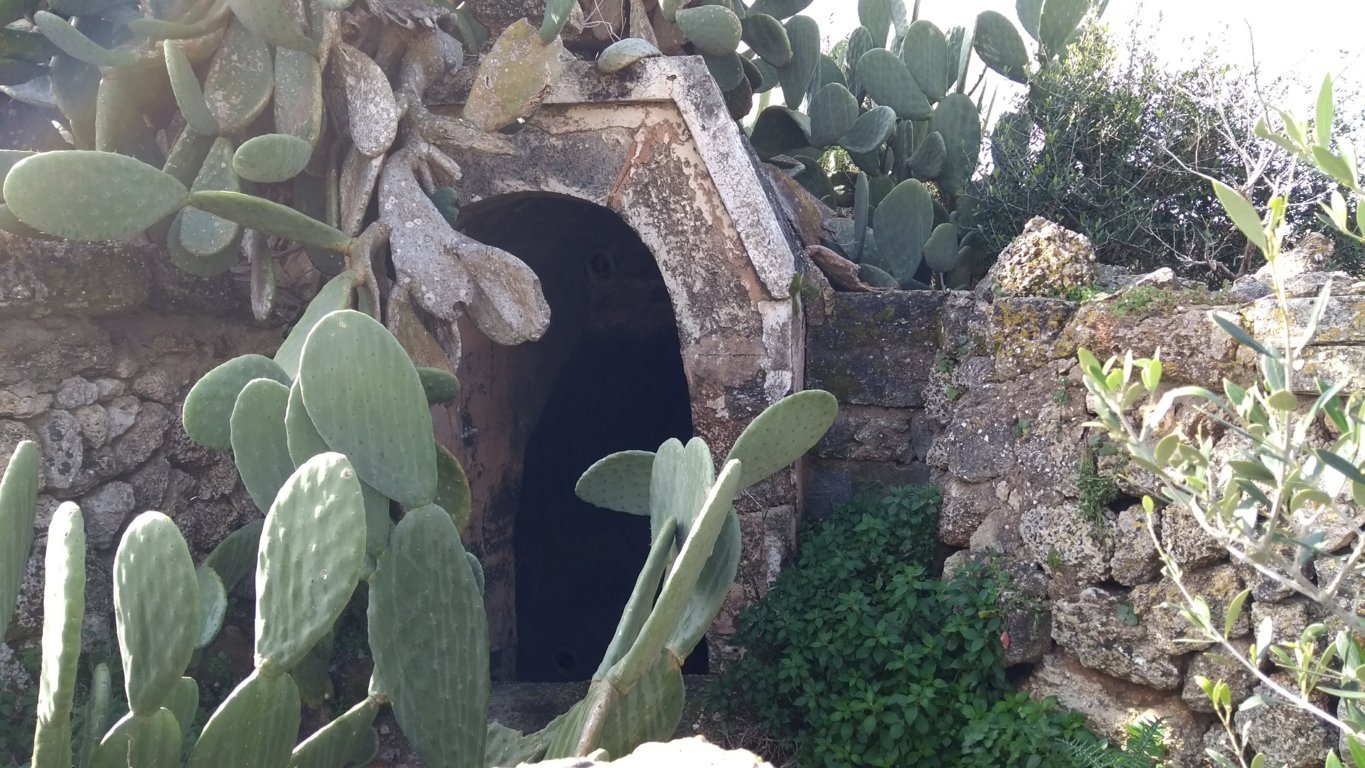 Maison de campagne en vente à Ciutadella- entrée à grotte