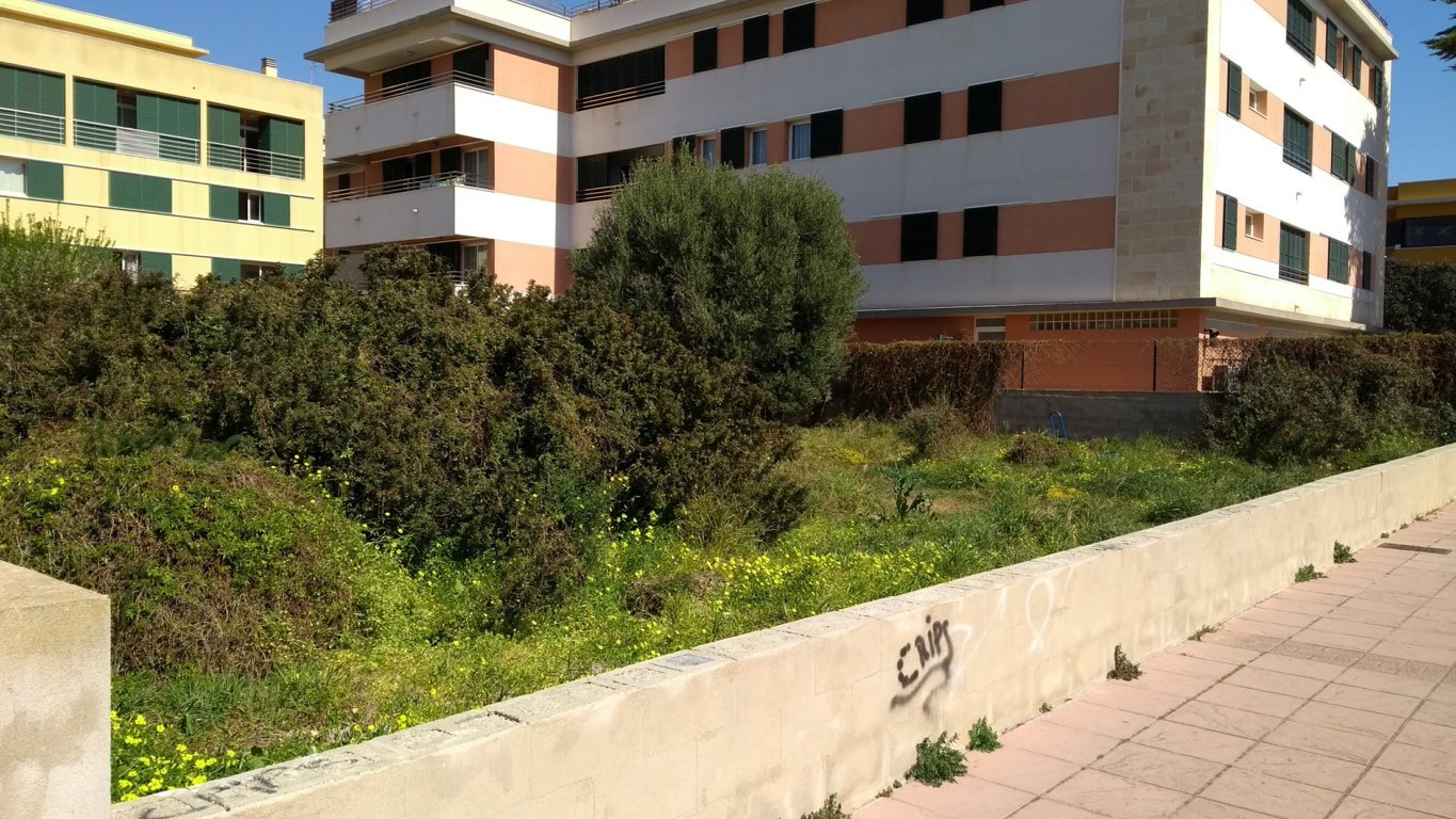 Plot for sale in Ciutadella-solar facade
