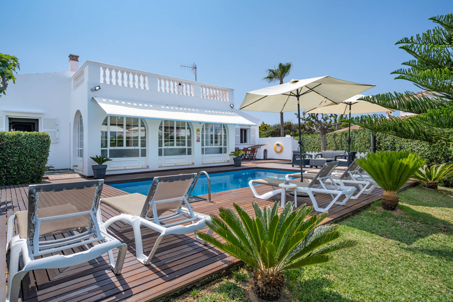 Villa with pool for sale in Son Xoriguer