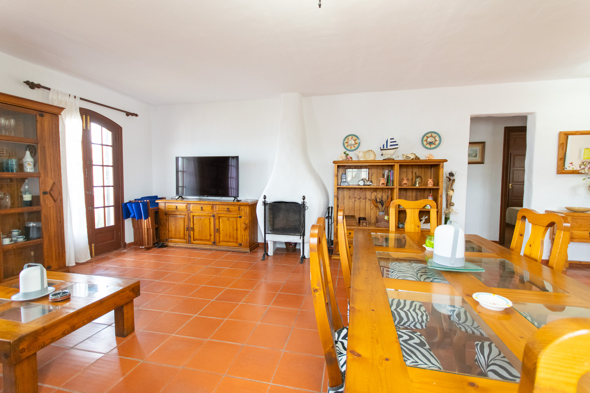 Living-dining room of a spacious flat with sea views and tourist license in Playas de Fornells